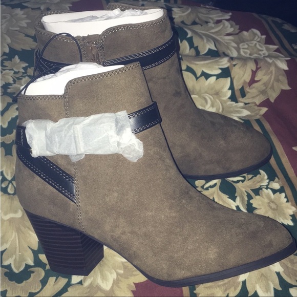 Express Shoes - Fall Ankle Bootie